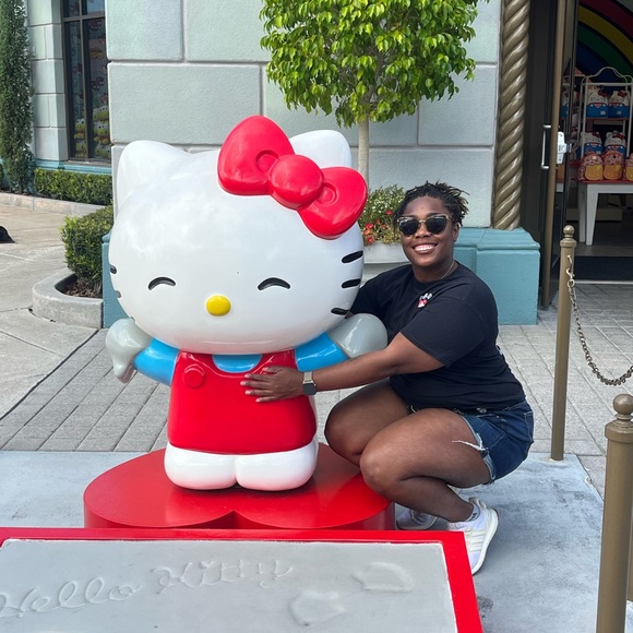 Meet your Posher, Brittney - Picture 1 of 1